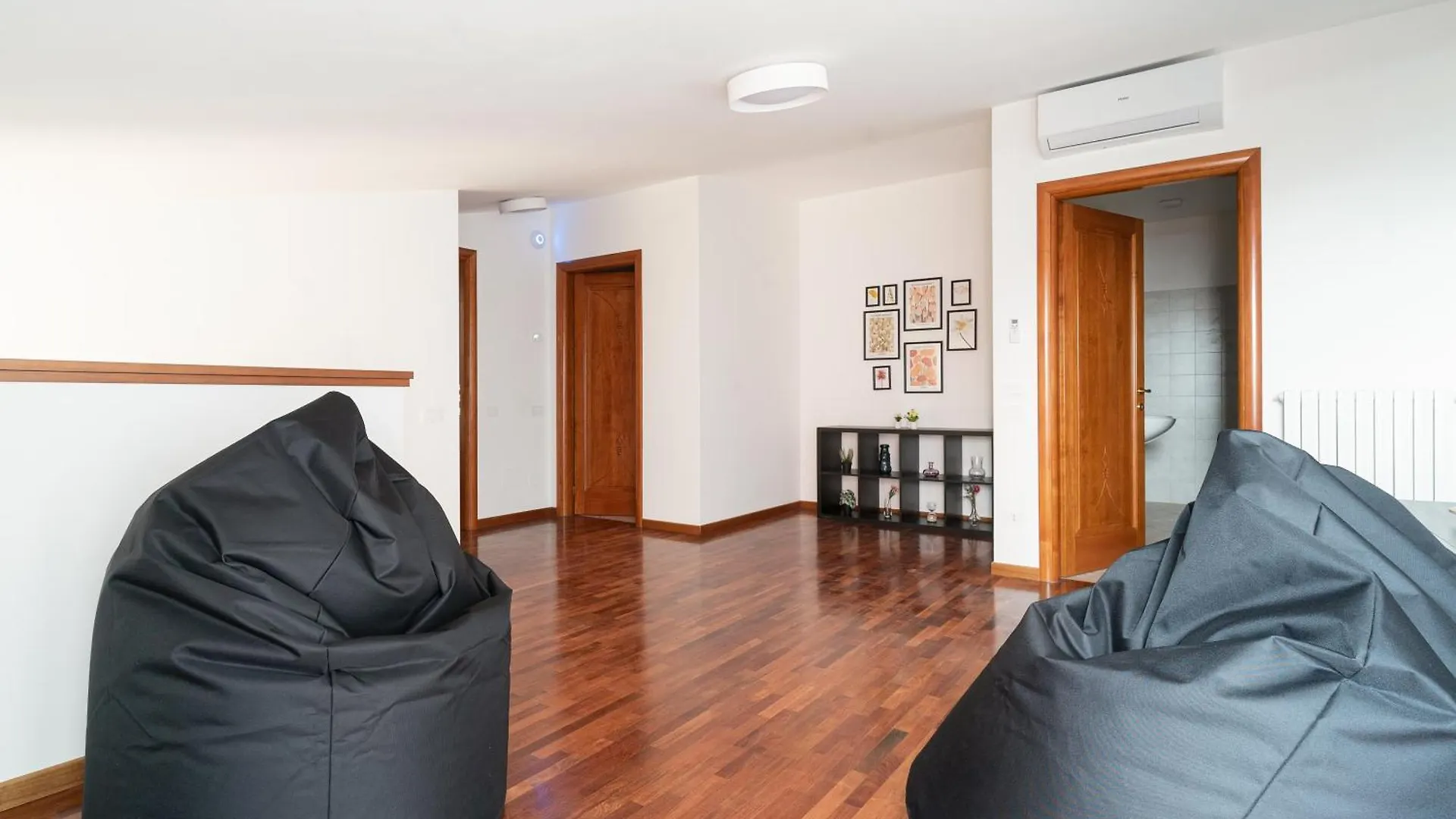 Spacious Apartment 600 Mt To Metro M3 Comasina Milan 0*,  Italy