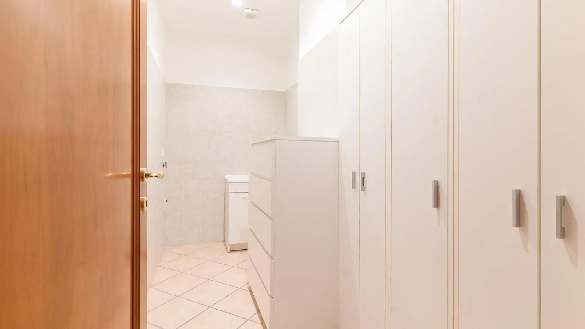 Spacious Apartment 600 Mt To Metro M3 Comasina Milan Italy