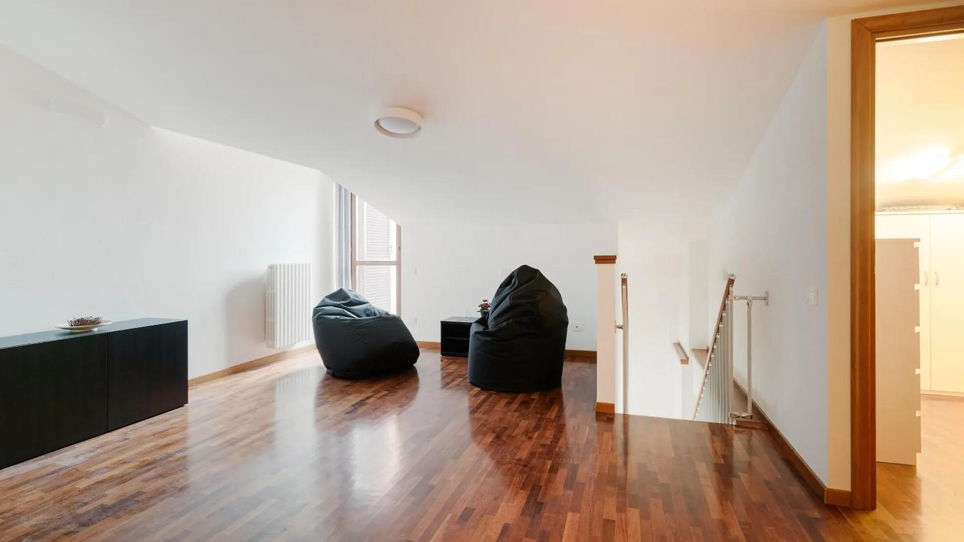 Spacious Apartment 600 Mt To Metro M3 Comasina Milan Italy