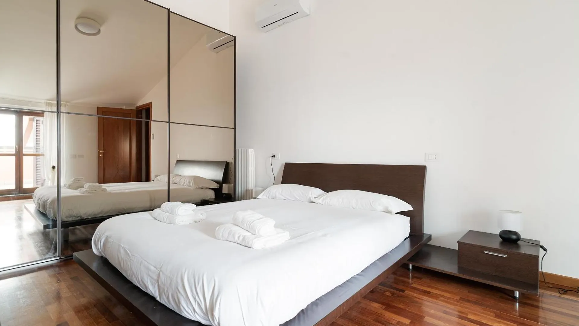 Spacious Apartment 600 Mt To Metro M3 Comasina Milan