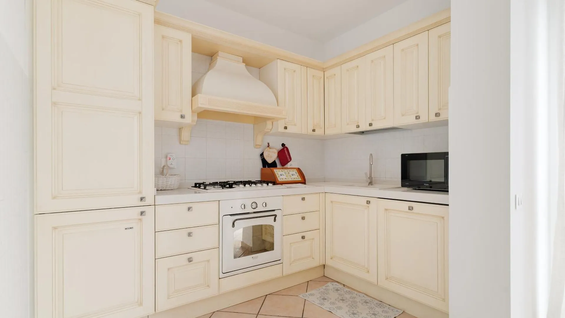 Spacious Apartment 600 Mt To Metro M3 Comasina Milan