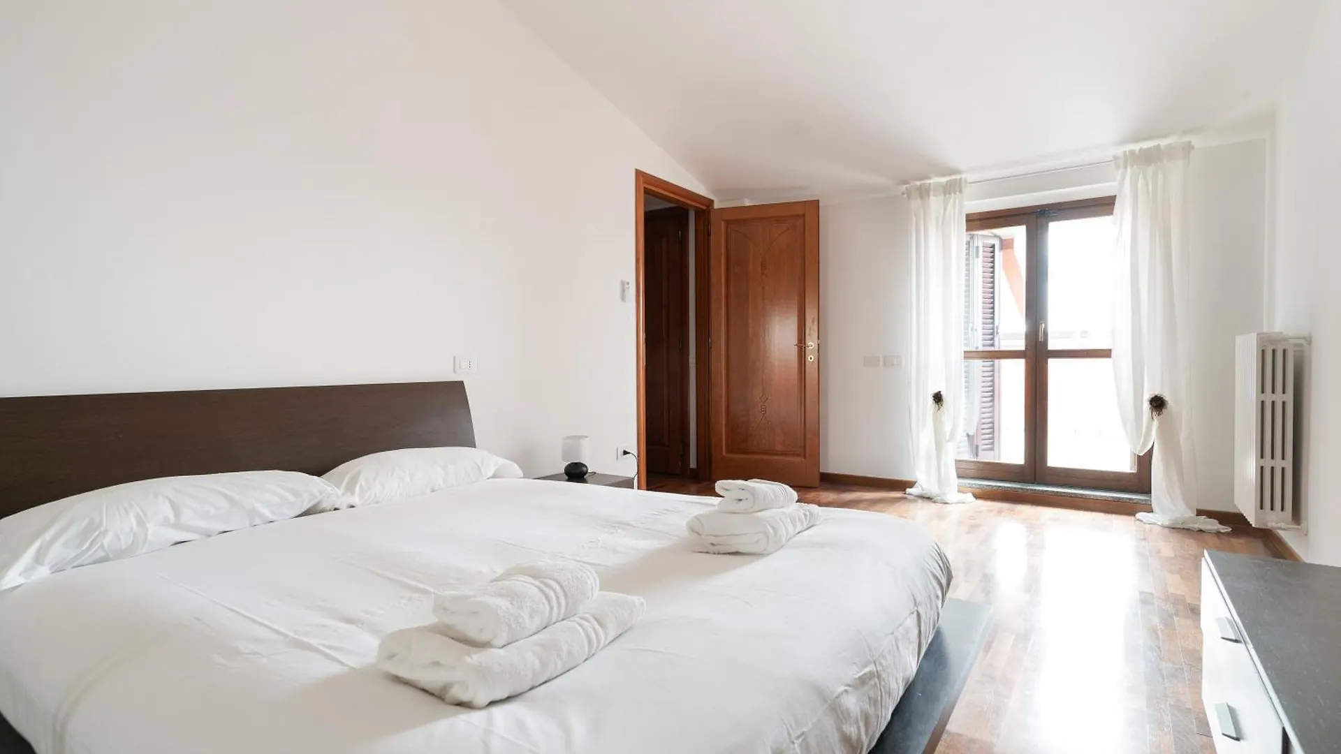 Spacious Apartment 600 Mt To Metro M3 Comasina ミラノ