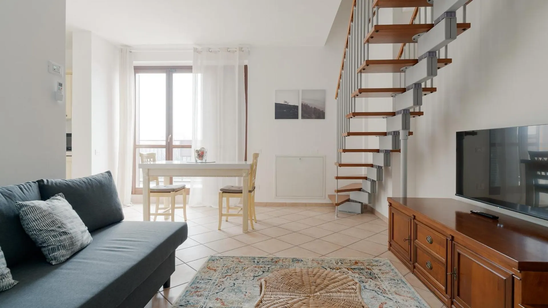 Spacious Apartment 600 Mt To Metro M3 Comasina ミラノ